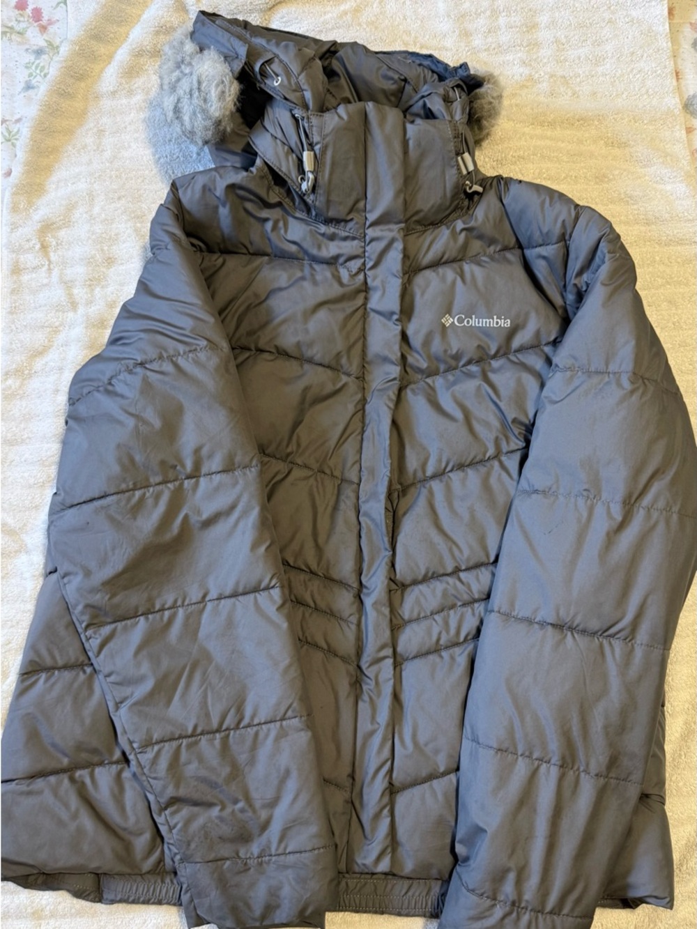 Columbia Gray Quilted Hooded Puffer Jacket with Faux Fur Trim